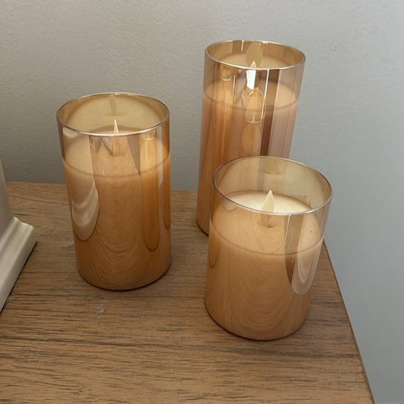 Flameless remote controlled candles (needs new batteries) - Picture 6 of 10